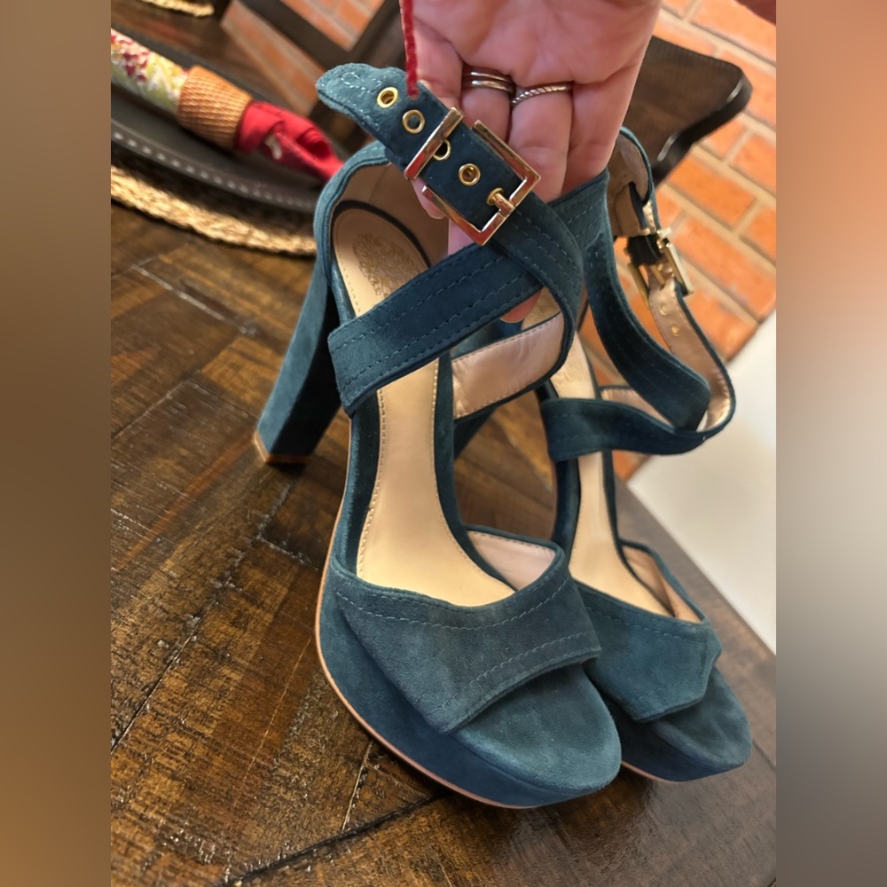 Elegant VINCE CAMUTO  Teal Strappy Heels 🤩